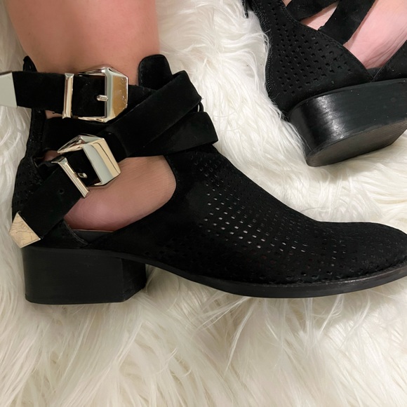 [Black] Jeffrey Campbell Everly Bootie in Black - Picture 8 of 15